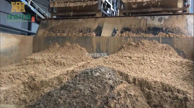 大型沙场带式压滤机运行视频,2019最新沙场泥浆处理工程